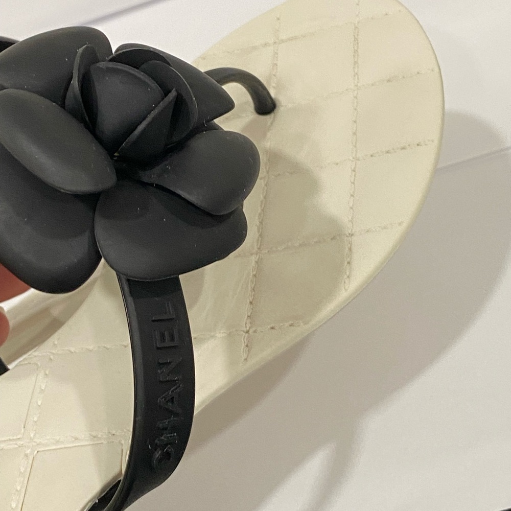 🖤🤍🖤Chanel Quilted Sandals - Picture 8 of 11
